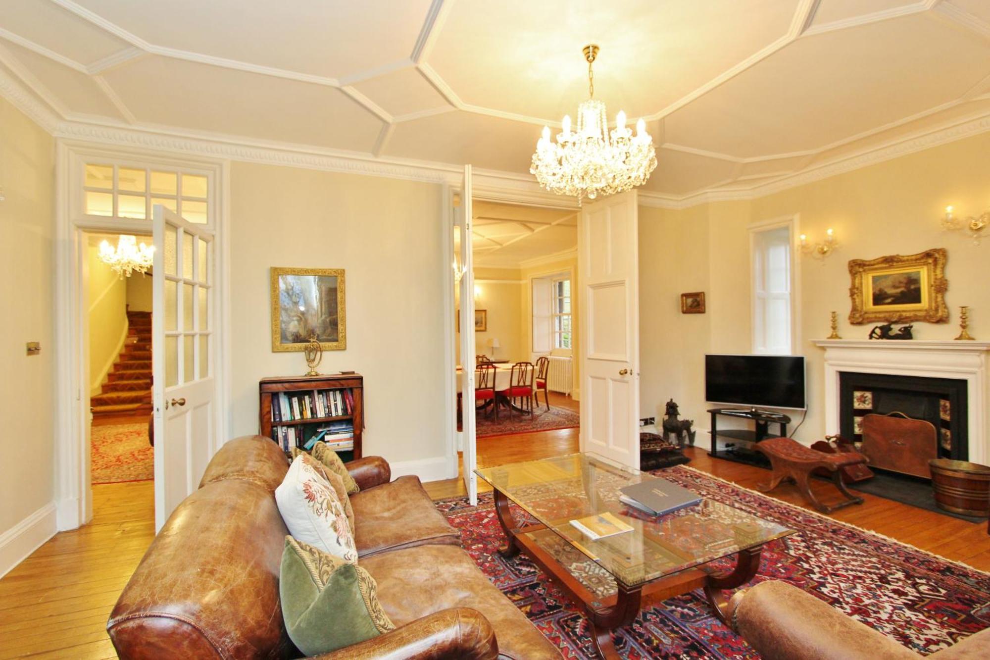 Elegant 3-Bedroom Ramsay Garden Apartment In Edinburgh City Centre Ngoại thất bức ảnh