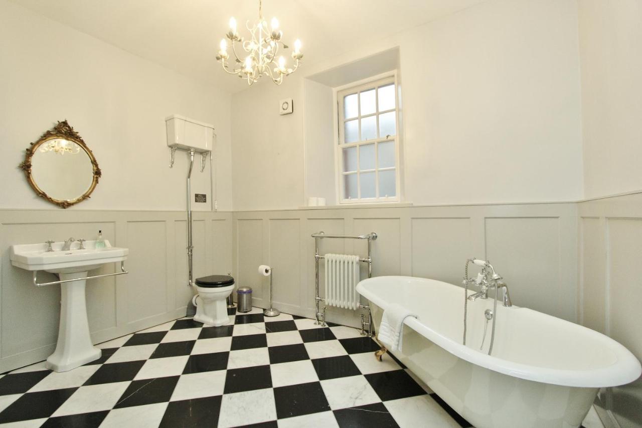 Elegant 3-Bedroom Ramsay Garden Apartment In Edinburgh City Centre Ngoại thất bức ảnh