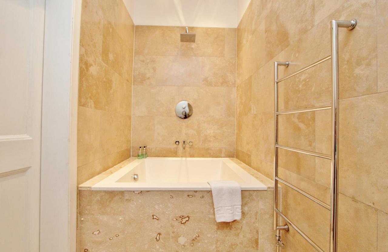 Elegant 3-Bedroom Ramsay Garden Apartment In Edinburgh City Centre Ngoại thất bức ảnh